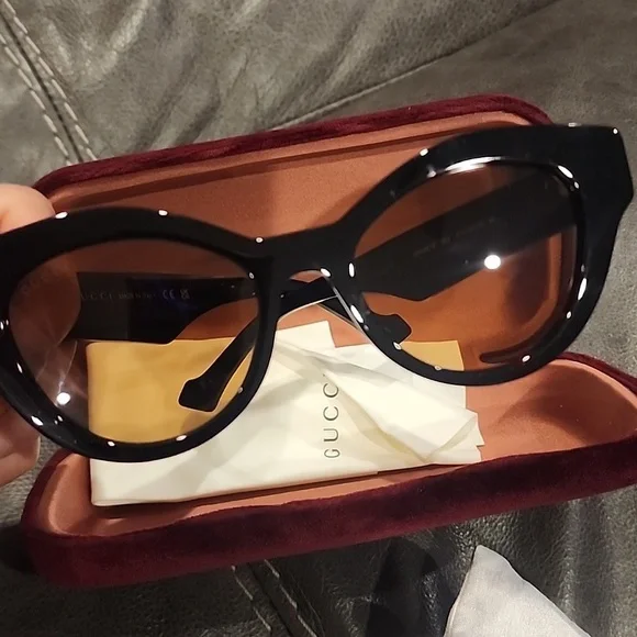 Gucci Black and Brown Sunglasses - Picture 3 of 5